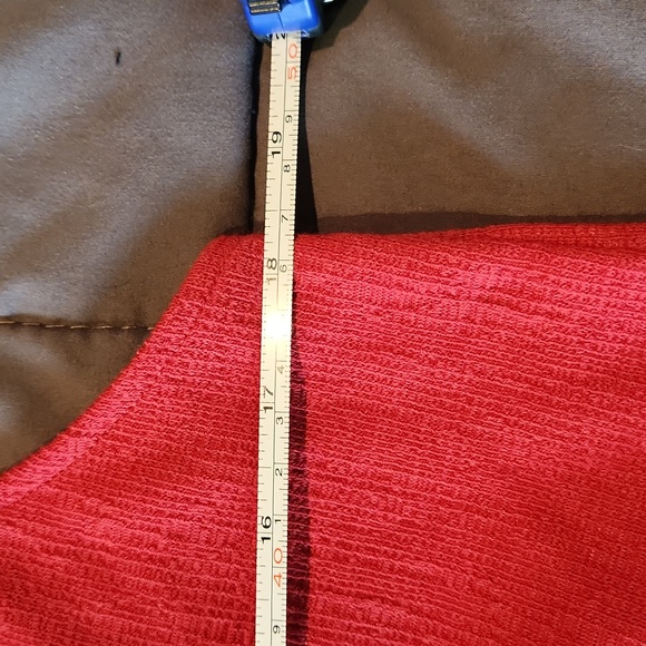 Old Navy cropped, casual v neck tank top, size medium with a tie in front. - Picture 5 of 6